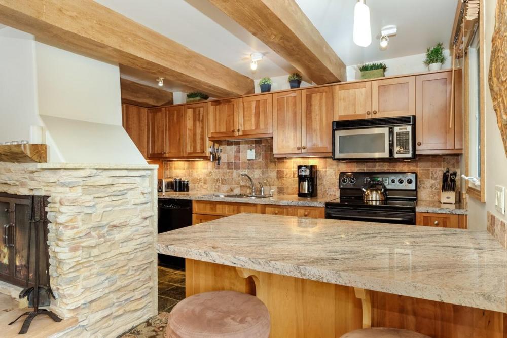 Chateau Roaring Fork Unit 22, Spacious Condo With Beautiful River Views, 4 Blocks To Town Aspen Exterior photo